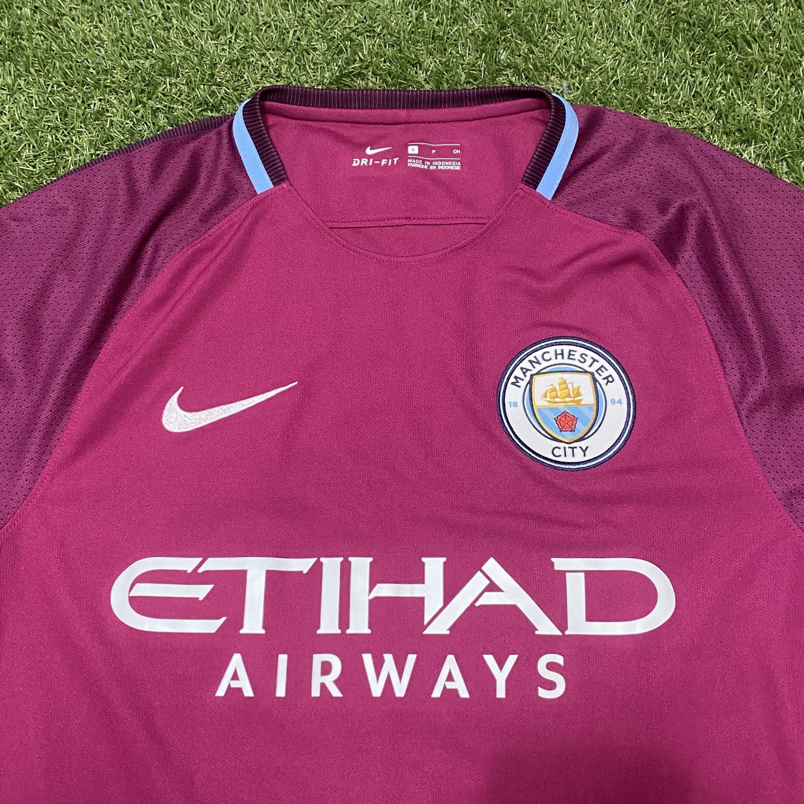 Manchester City 2017/18 Away - view 4