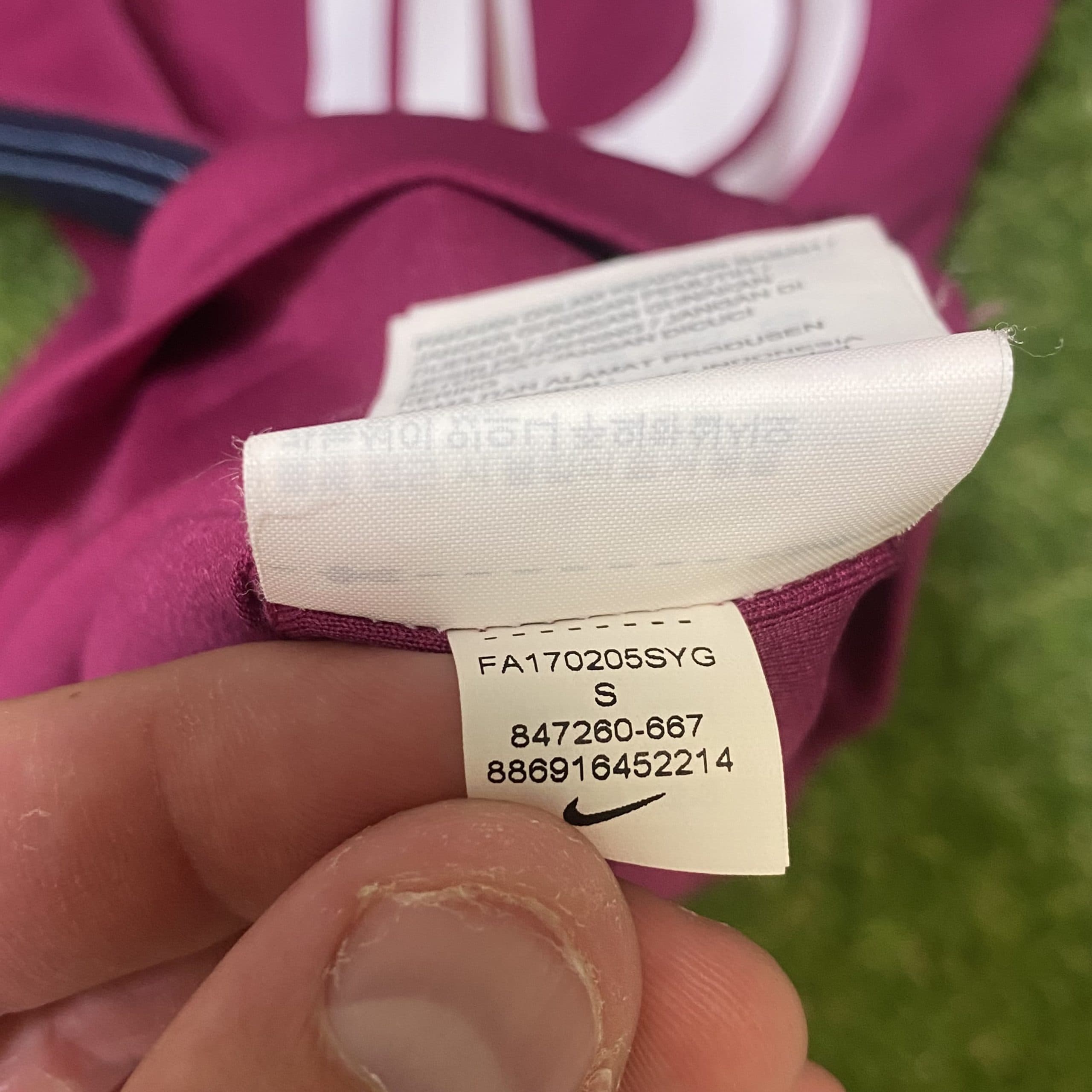 Manchester City 2017/18 Away - view 5