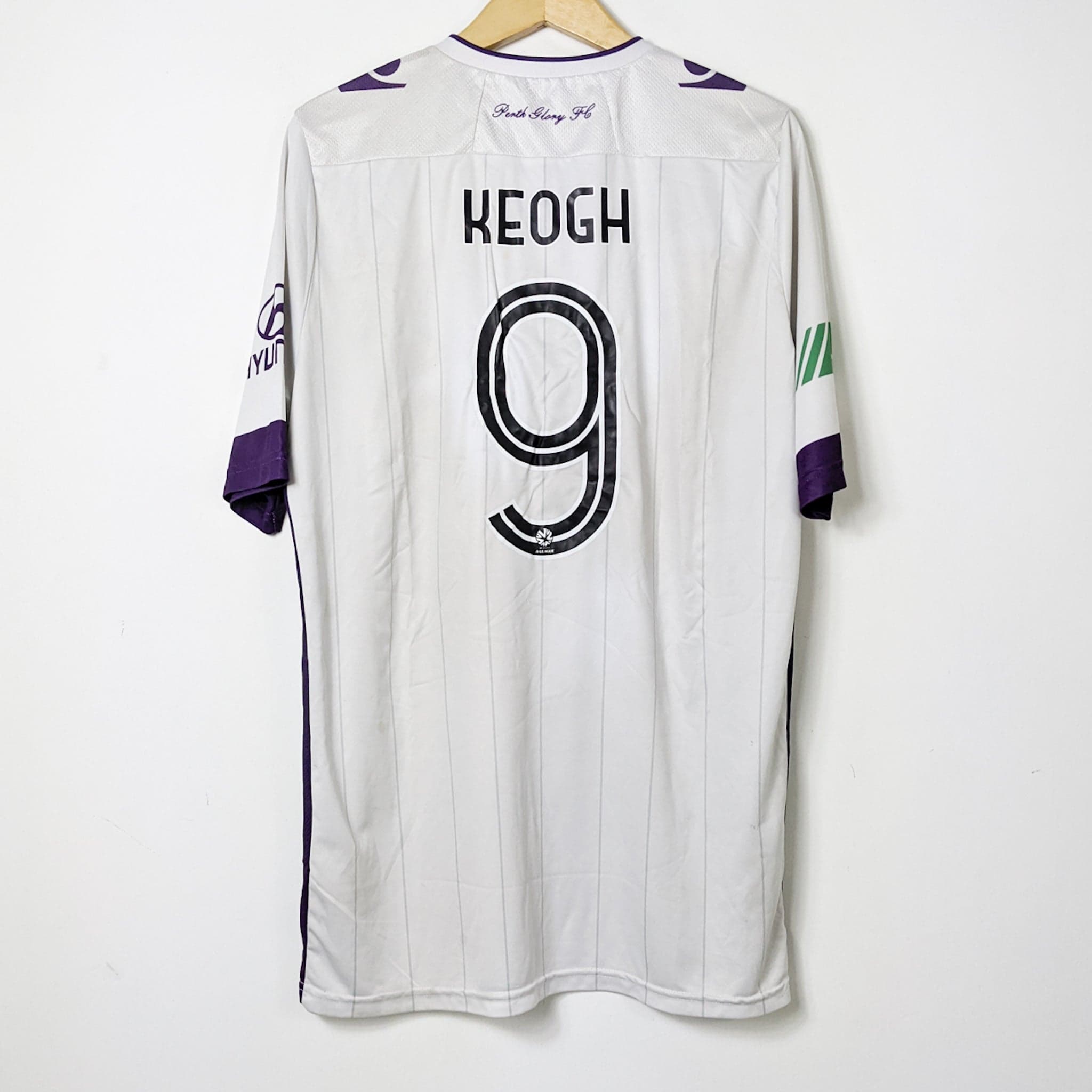 Perth Glory 2014/16 Away - Keogh - view 2