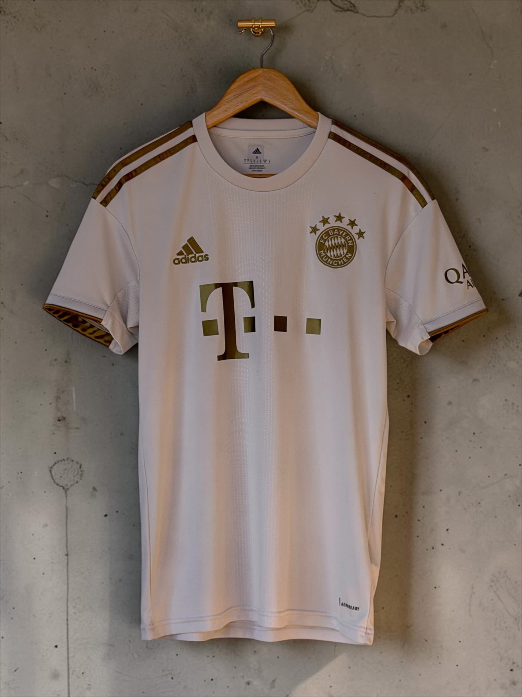 Bayern Munich 2022/23 Away - Alfonso Davies 19